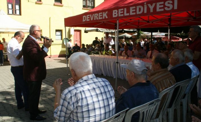 Devrek’te mahalle muhtarlığı tarafından aşure programı düzenlendi