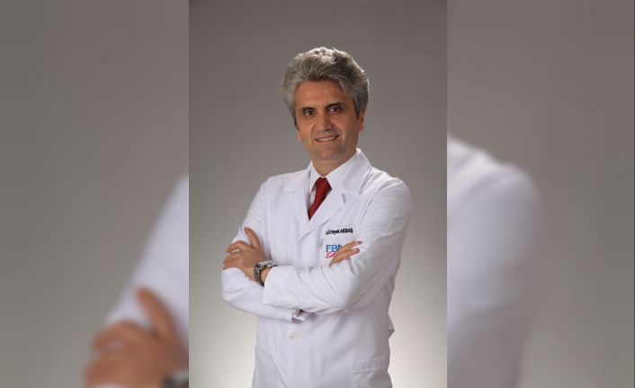 Doç. Dr. Akbaş: "Estetik ameliyatlar aile bütünlüğüne de katkı sağlıyor"