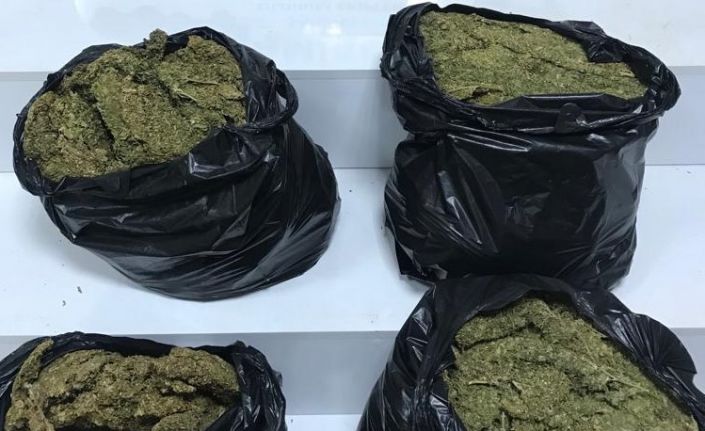 Durdurulan araçtan 25 kilo uyuşturucu çıktı