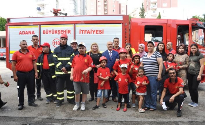 Engelliler bir günlüğüne itfaiye eri oldu