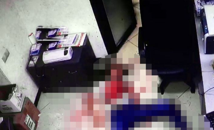 Eski eşini kameralar önünde defalarca bıçakladı