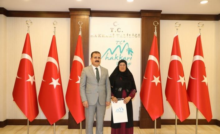 Hakkari’nin tek kadın muhtardan Vali Akbıyık’a ziyaret