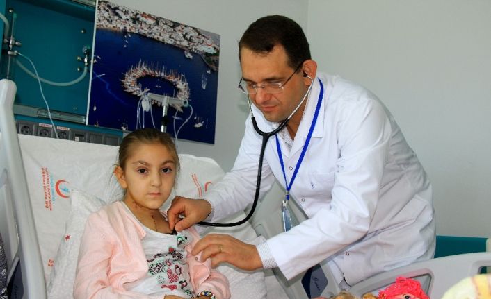 (Özel) 6 yaşında iki kalp, bir anjiyo, bir beyin ameliyatı geçirdi