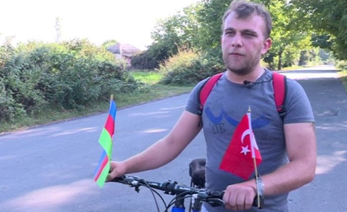 (Özel) Azerbaycanlı genç, Cumhurbaşkanı Erdoğan’la görüşmek için bisikletle yola çıktı