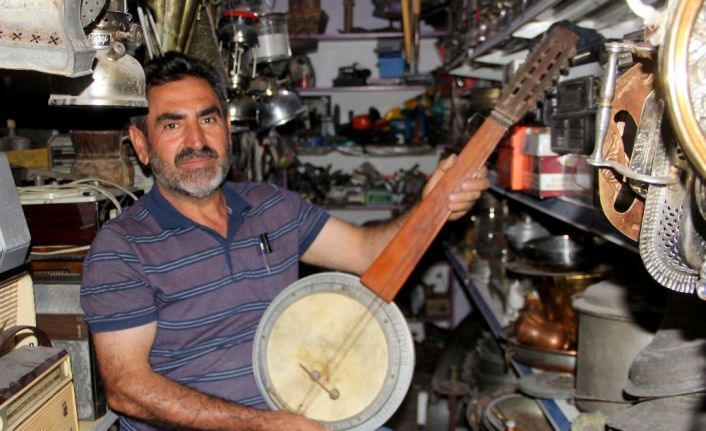 (Özel) Hobi olarak başladı, yüz binlerce antika ve nostalji eser biriktirdi