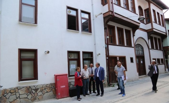 Protokol, Germiyan Sokağı’ndaki tarihi konakları inceledi