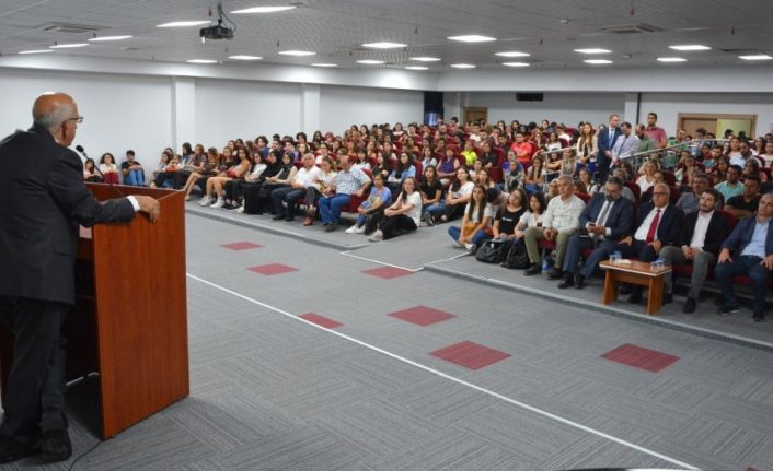 Rektör Prof. Dr. Sedat Murat, birinci sınıf öğrencileri ile buluştu