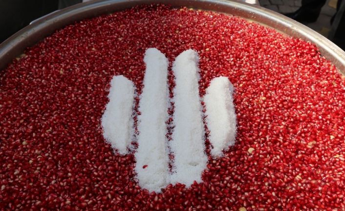 Ümraniye’de dev kazanlarda 10 bin kişiye aşure dağıtımı havadan görüntülendi