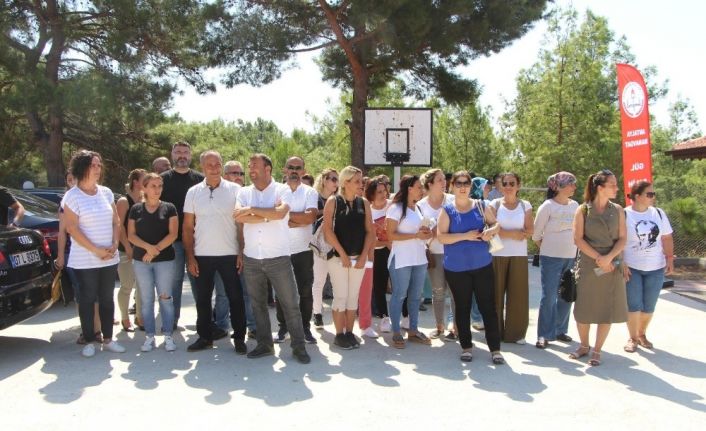 Vali Karaloğlu, müdürlerini geri isteyen öğrenci velilerini dinledi