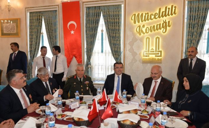 Vali Memiş, şehit aileleri, gaziler ve gazi aileleri onuruna yemek verdi