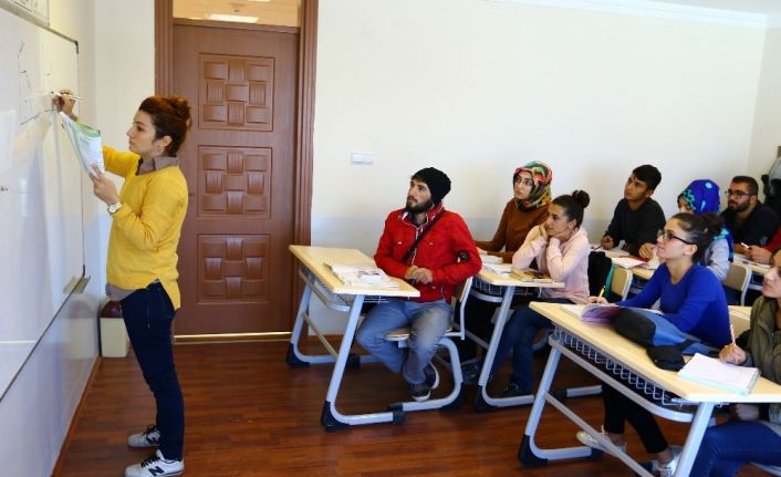 Van’da sürekli eğitim merkezi ile 294 öğrenci üniversiteli oldu