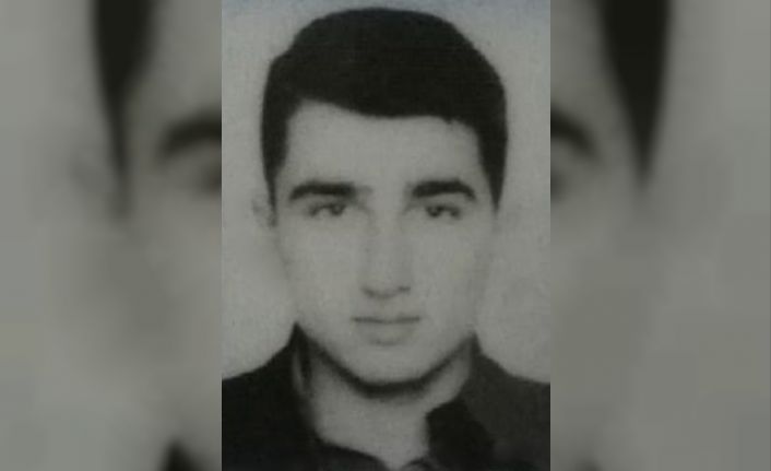 Yatağında tabancayla vurulmuş halde ölü bulundu