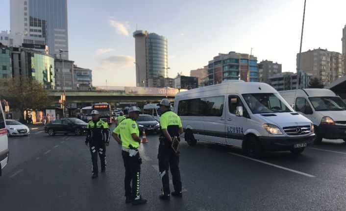 Yeni eğitim ve öğretim yılında trafik polisleri okul servislerine denetim yaptı