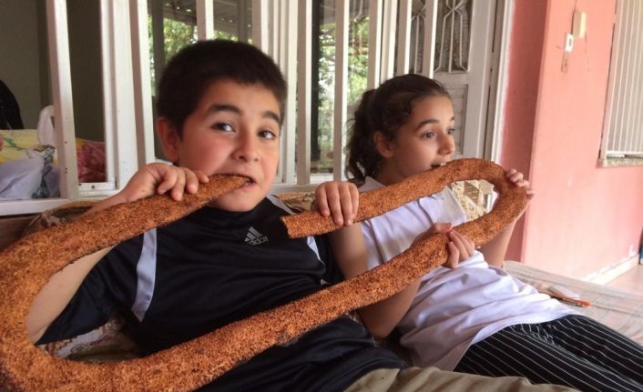 30 yıllık simitçiden 1 metre 25 santimlik simit