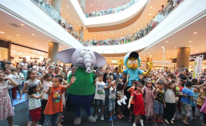 Adanalı minikler Kral Şakir ve Fil Necati ile tanıştı