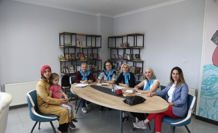 Akademiye geldi, kendi işini kurdu