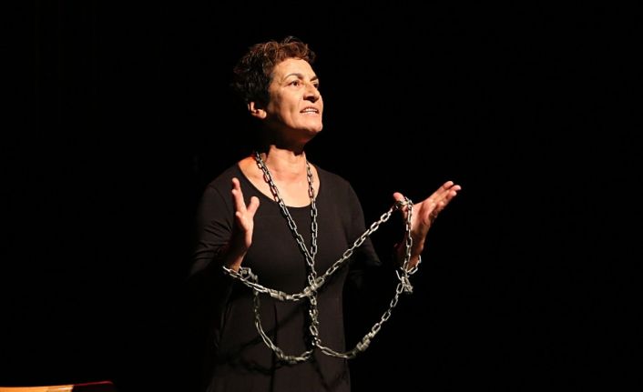 Aktif yaşlılardan tiyatro gösterisi