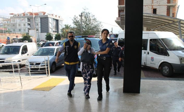 Alanya’da 2 kadın hırsızlık şüphelisine suçüstü