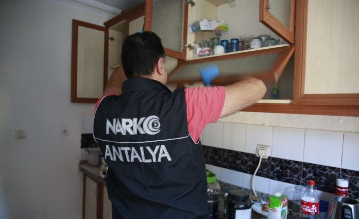 Antalya’da uyuşturucu operasyonu: 4 gözaltı