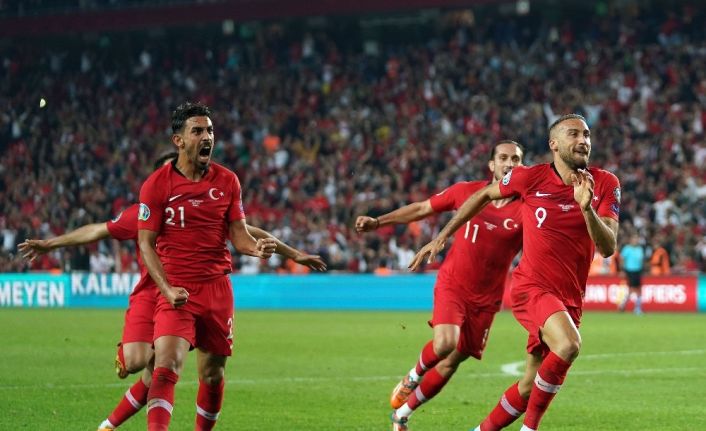 Ay-yıldızlılar liderlik için sahaya çıkıyor