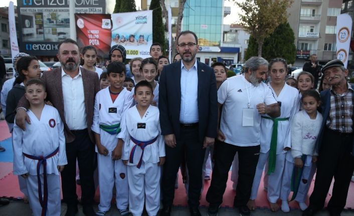 Bakan Kasapoğlu'ndan gençlere kutlama