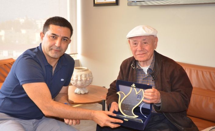 Başkan Günel, caz müziğinin Kuşadalı efsanesi Maffy Falay ile Kuşadası’nda buluştu