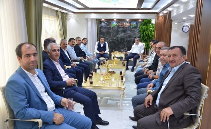 Başkan Mehmet Çınar, Yeşilyurt Belediyespor’un yeni yönetimi ve teknik direktörünü ağırladı