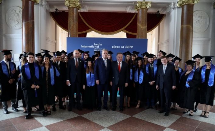 BAU Internatinal 3. dönem mezunlarını verdi