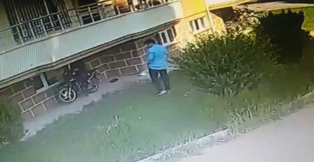 Biri gözcülük yaptı diğeri çaldı