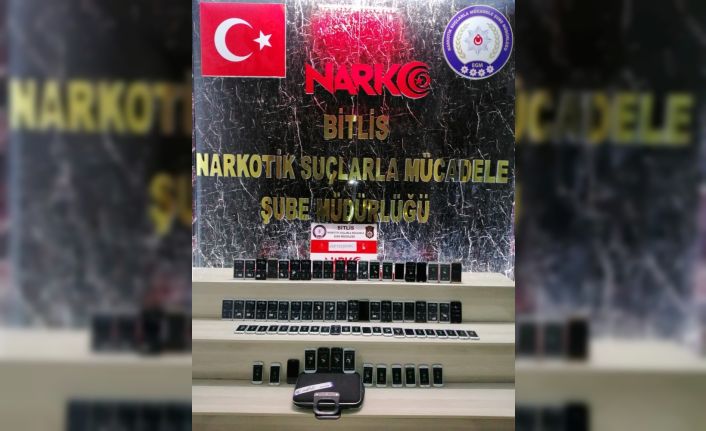 Bitlis’te 77 adet gümrük kaçağı cep telefonu ele geçirildi