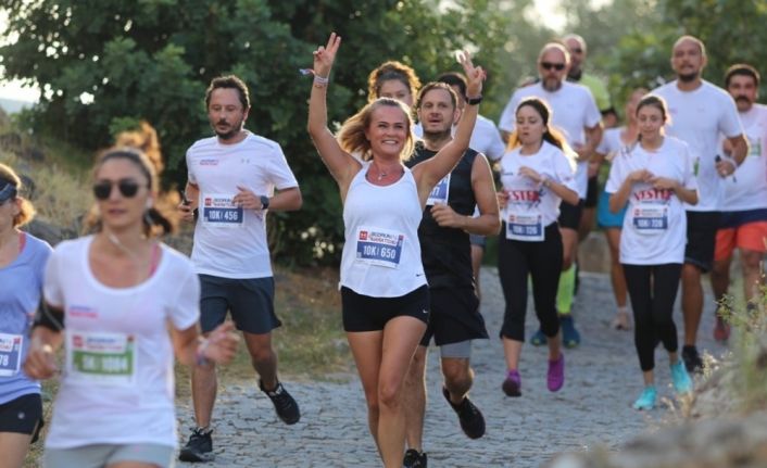 Bodrum yarı maratonu renkli görüntülere sahne oldu