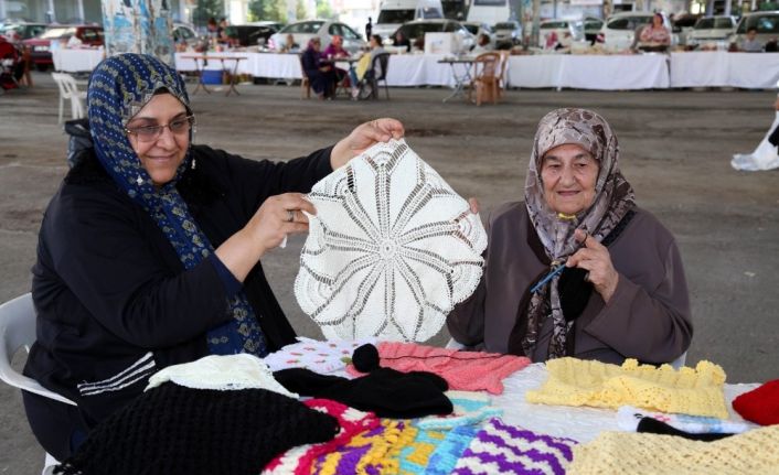 Çocuk sahibi olamadı, 50 yıl boyunca ördüğü bebek kıyafetlerini hediye ediyor