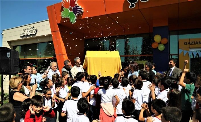 Çocuklar, oyuncak ile haklarını öğrencek