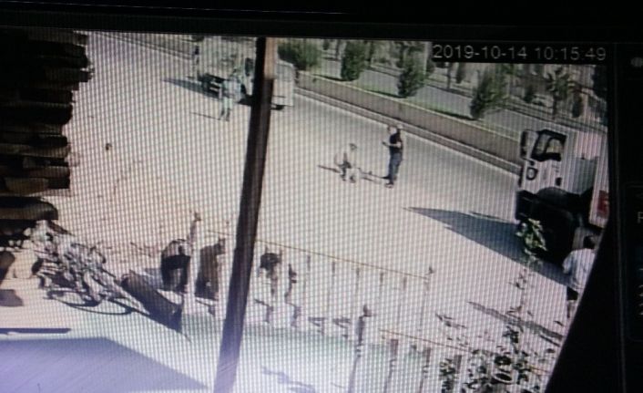 Dondurma almaya giderken kamyon çarptı