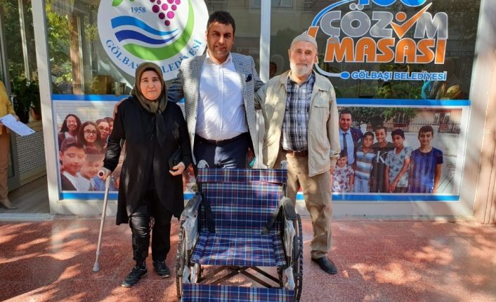 Engellilere tekerlekli sandalye verildi