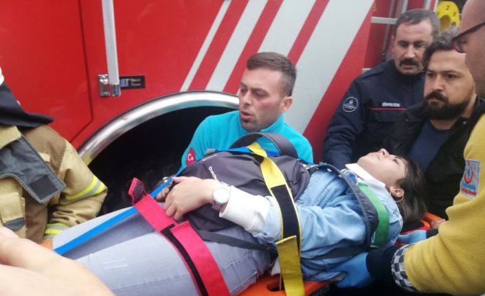 Esenyurt Haramidere Sanayi Metrobüs durağında metrobüs kazası yaşandı. Olay yerine ambulanslar sevk edildi. Sağlık ekiplerinin yaralılara müdahalesi sürüyor.