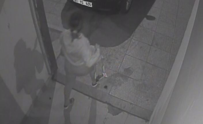 Eskort sitesinden bulduğu 5 kadını gasp etti