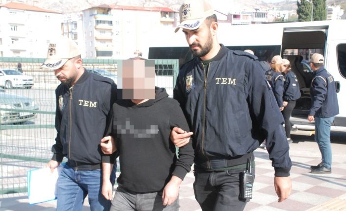 FETÖ şüphelisi gizli bölmede yakalandı