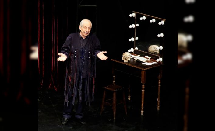 Genco Erkal “merhaba” oyunuyla İKÜ’de