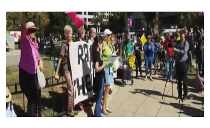 Göstericilerden Trump'a: 'İran'la savaş istemiyoruz'