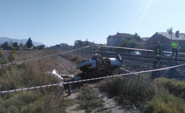 Hemzemin geçidinde facia: 2 ölü, 1 ağır yaralı