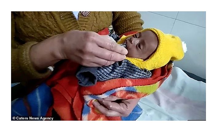 Hindistan’da yeni doğmuş kız bebeği canlı canlı gömdüler
