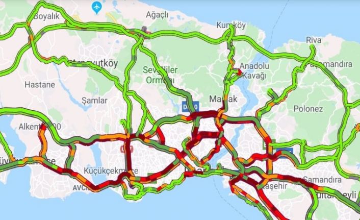 İstanbul’da yağmur trafiği felç etti