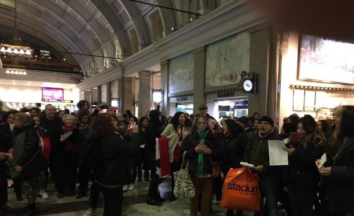 İsveç’teki Şilililerden ülkelerindeki gösterilere destek