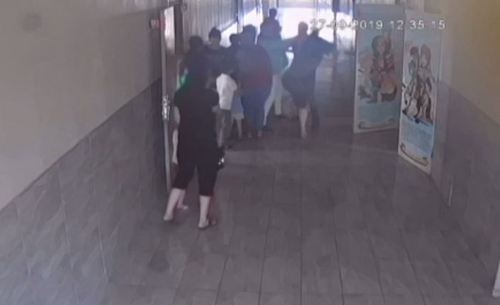 Kadın öğretmene darp kameralarda