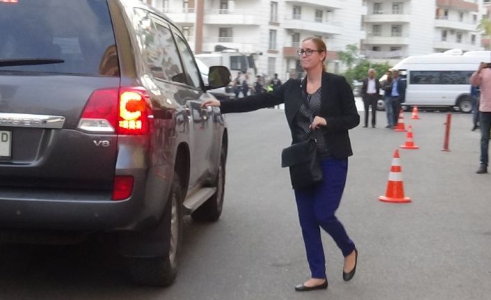 Kanada Ankara Büyükelçiliği 2’nci katibi HDP’yi ziyaret etti, aileleri görmezden geldi