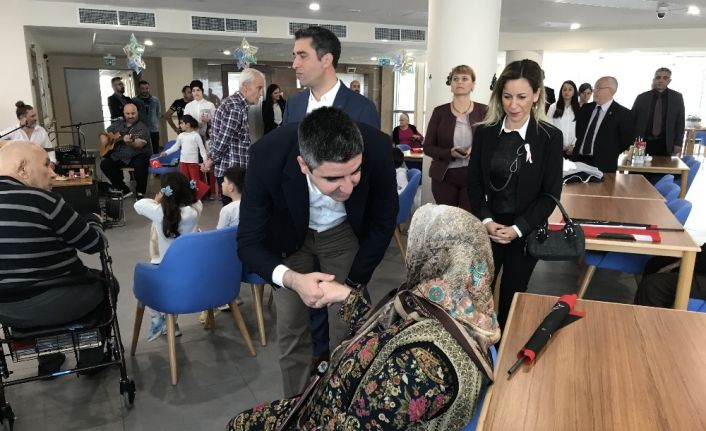 Kartal Belediyesi Yaşlı Bakım ve Huzurevi sakinleri Cumhuriyet coşkusunu kreş öğrencileriyle yaşadı