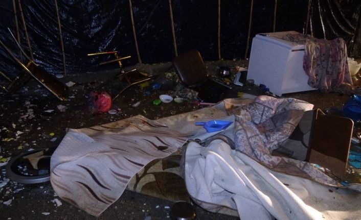 Kavga ettiği kardeşini içeri kilitleyip evi yakıp kaçtı