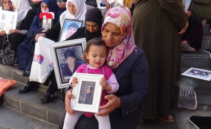 Kızını teröristlerin elinden kurtarmak için 1 buçuk yaşındaki çocuğu ile eyleme katıldı