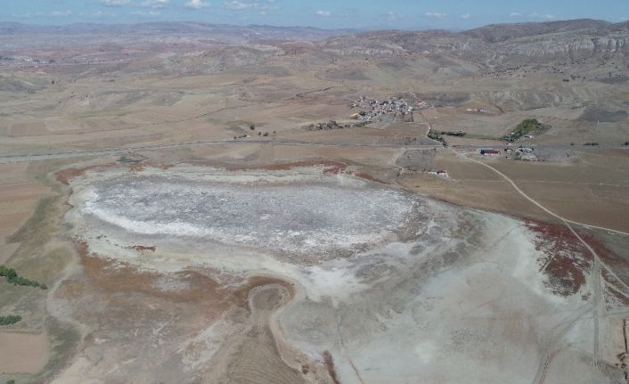 Köye adını veren göl kurudu